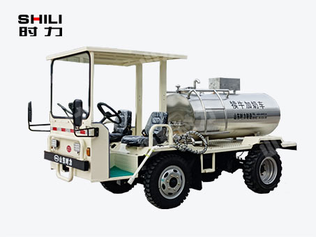 1方電動(dòng)四輪犢牛喂奶車（臥式罐、帶攪拌）