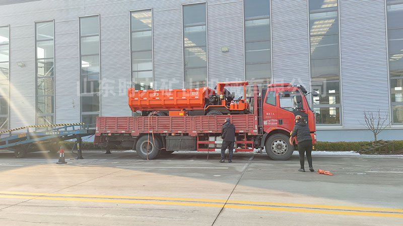 12噸礦用井下自卸車發(fā)貨山東某礦山