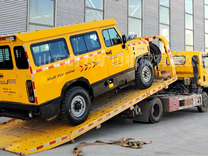 荷載10人井下無(wú)軌人員運(yùn)輸車發(fā)往湖北