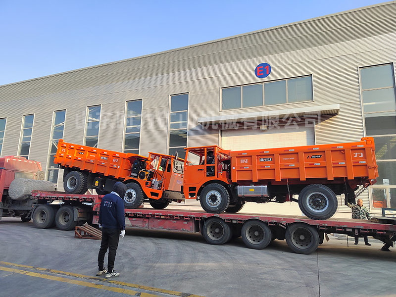 2臺(tái)20噸礦用自卸車發(fā)往陜西