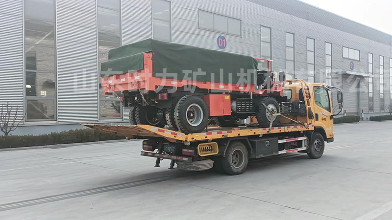 8噸帶篷布井下自卸車發(fā)往山西